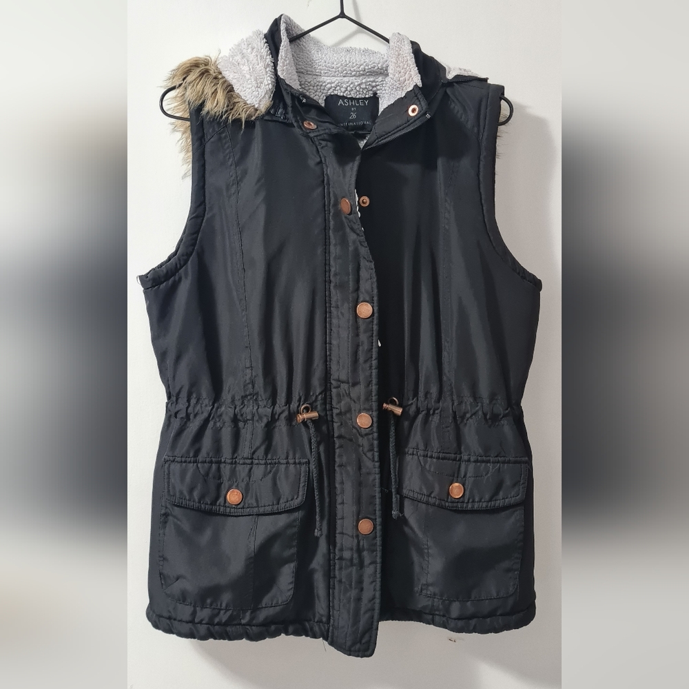 🟣Ashley By TwentySix Black Vest - Medium